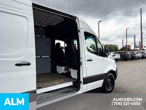 Used 2025 Mercedes-Benz Sprinter 2500 image 15