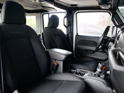 Used 2022 Jeep Wrangler Unlimited Sahara w/ Cold Weather Group image 21