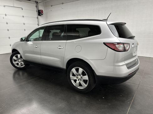 Used 2017 Chevrolet Traverse LT w/ Style and Technology Package FWD image 6