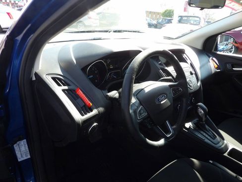 Used 2018 Ford Focus SE w/ SE Appearance Package FWD image 6