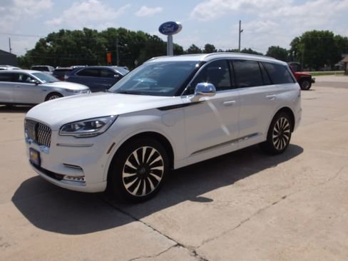 Used 2020 Lincoln Aviator Black Label Grand Touring w/ Class IV Trailer Tow Package image 6