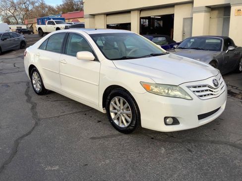 Used 2011 Toyota Camry XLE image 6