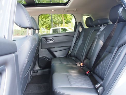 Used 2024 Nissan Rogue Platinum FWD image 20