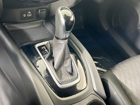 Used 2020 Nissan Rogue SV image 16