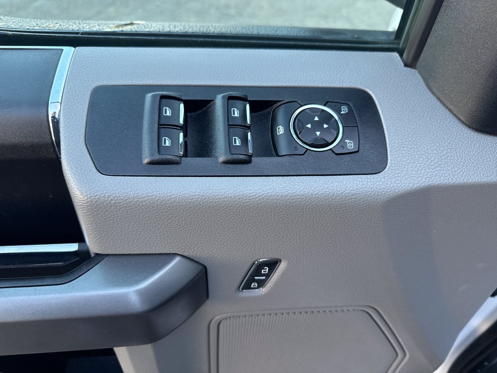Used 2020 Ford F150 XLT w/ Equipment Group 301A Mid RWD image 11