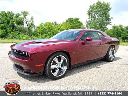 Used 2017 Dodge Challenger R/T w/ Cold Weather Group RWD image 1