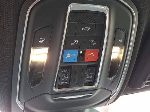 New 2025 Jeep Grand Cherokee Altitude image 17