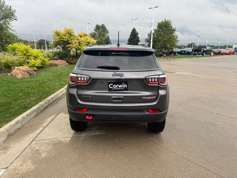 Used 2018 Jeep Compass Trailhawk w/ Leather Interior Group AWD/4WD image 5