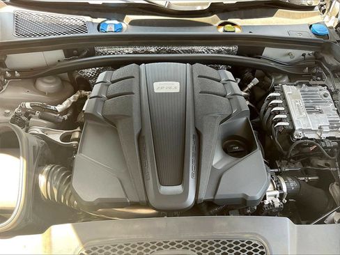 Used 2024 Porsche Macan S AWD/4WD image 28