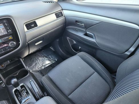 Used 2016 Mitsubishi Outlander SE AWD/4WD image 13