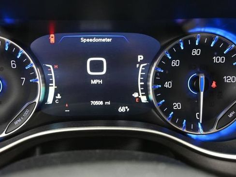 Used 2023 Chrysler Pacifica Touring-L FWD image 33