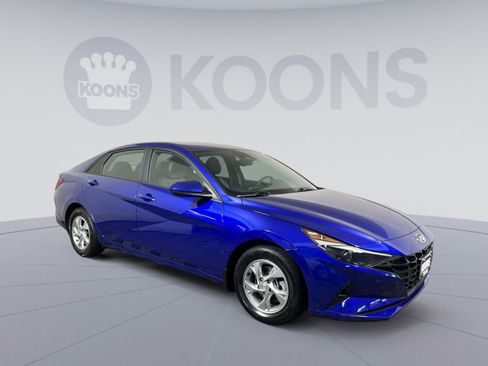 Used 2023 Hyundai Elantra SE FWD image 2