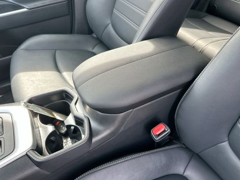 Used 2021 Toyota RAV4 XLE Premium image 20