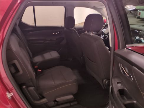 Used 2021 Chevrolet Traverse LT image 12