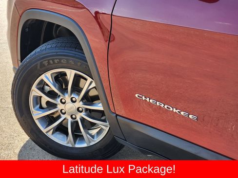 Used 2021 Jeep Cherokee Latitude Lux w/ Comfort/Convenience Group AWD/4WD image 16