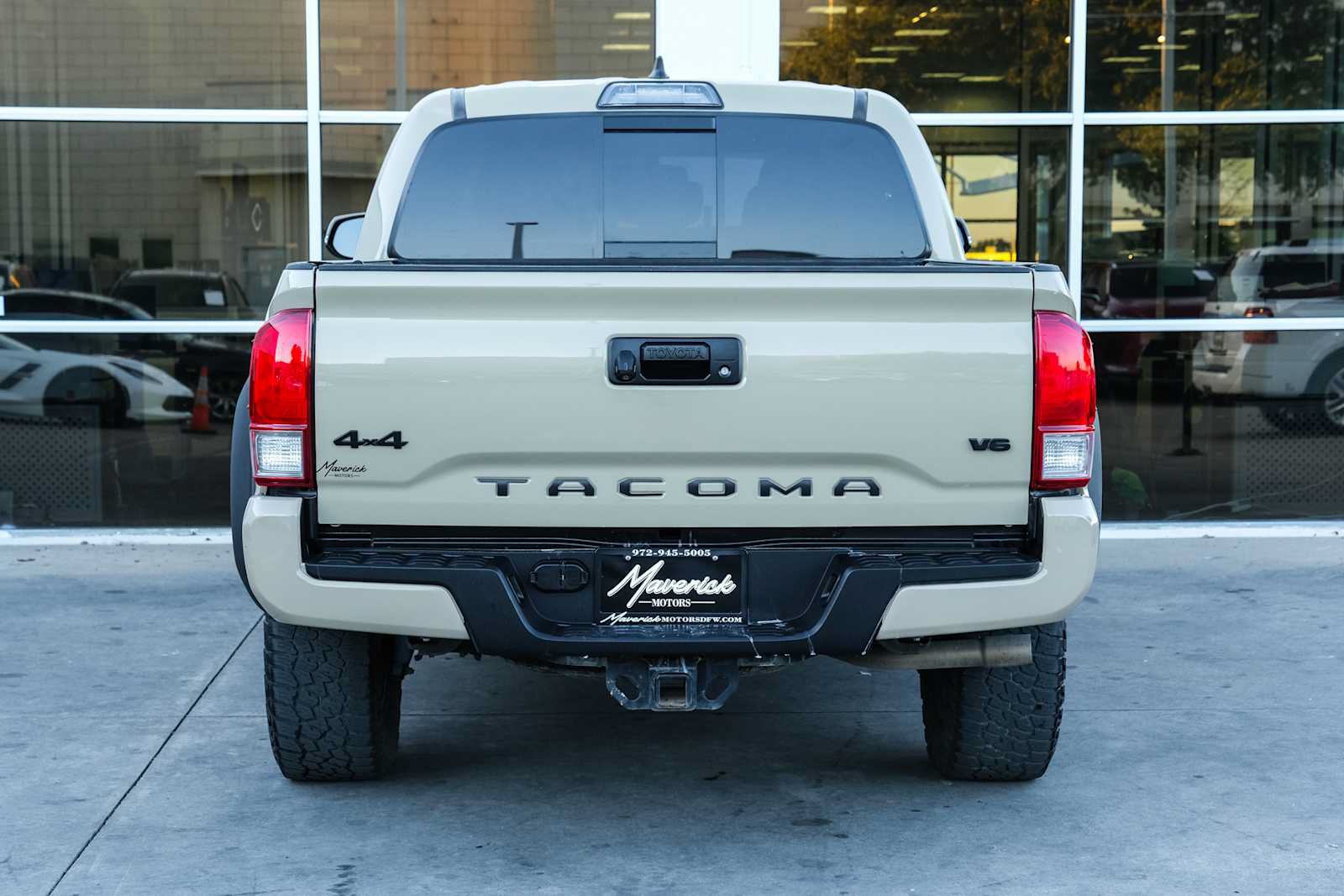 Used 2017 Toyota Tacoma TRD Sport w/ Tow Package (A/T) AWD/4WD image 12