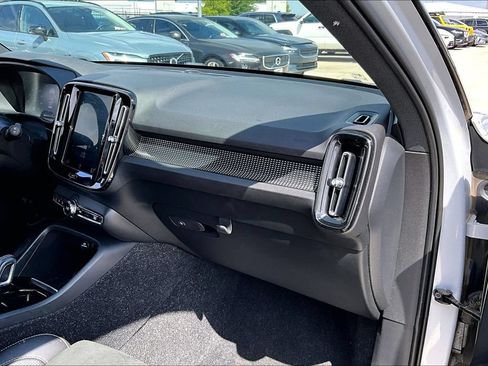 Used 2020 Volvo XC40 T5 R-Design AWD/4WD image 19