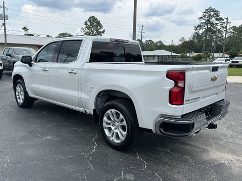 Used 2022 Chevrolet Silverado 1500 LTZ w/ LTZ Premium Package AWD/4WD image 12