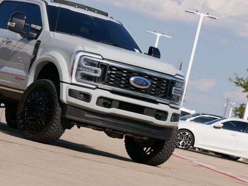 Used 2025 Ford F450 Platinum w/ FX4 Off-Road Package AWD/4WD image 39
