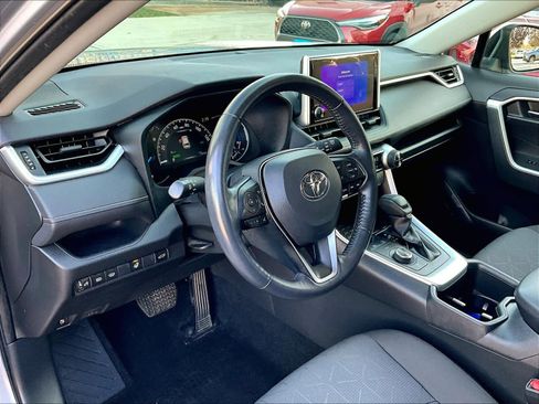 Used 2023 Toyota RAV4 XLE image 8