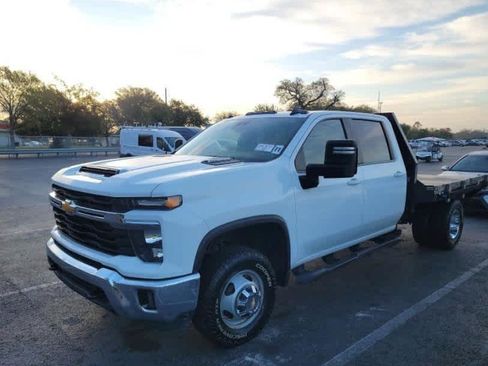Used 2024 Chevrolet Silverado 3500 LT w/ Convenience Package AWD/4WD image 2