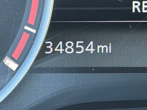 Used 2024 Nissan Titan SV w/ SV Convenience Package image 25