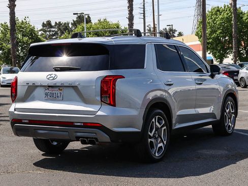 Used 2023 Hyundai Palisade SEL w/ Premium Package FWD image 6