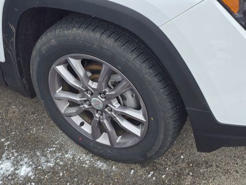 Used 2023 GMC Terrain SLT image 5