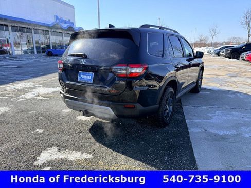 Used 2023 Honda Pilot TrailSport image 6
