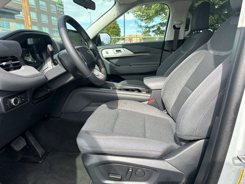 Used 2026 Ford Explorer Active AWD/4WD image 10