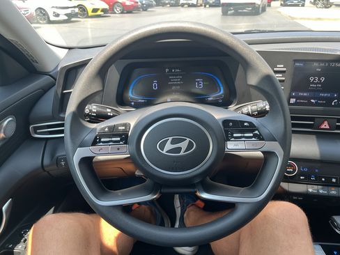 Used 2025 Hyundai Elantra Hybrid FWD image 20