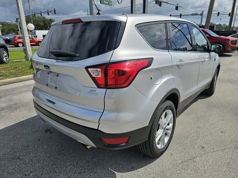 Used 2019 Ford Escape SE image 5