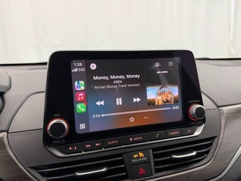 Used 2025 Nissan Altima 2.5 SV image 15