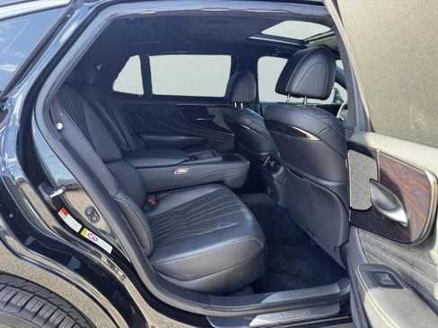 Used 2018 Lexus LS 500h w/ Luxury Package RWD image 37