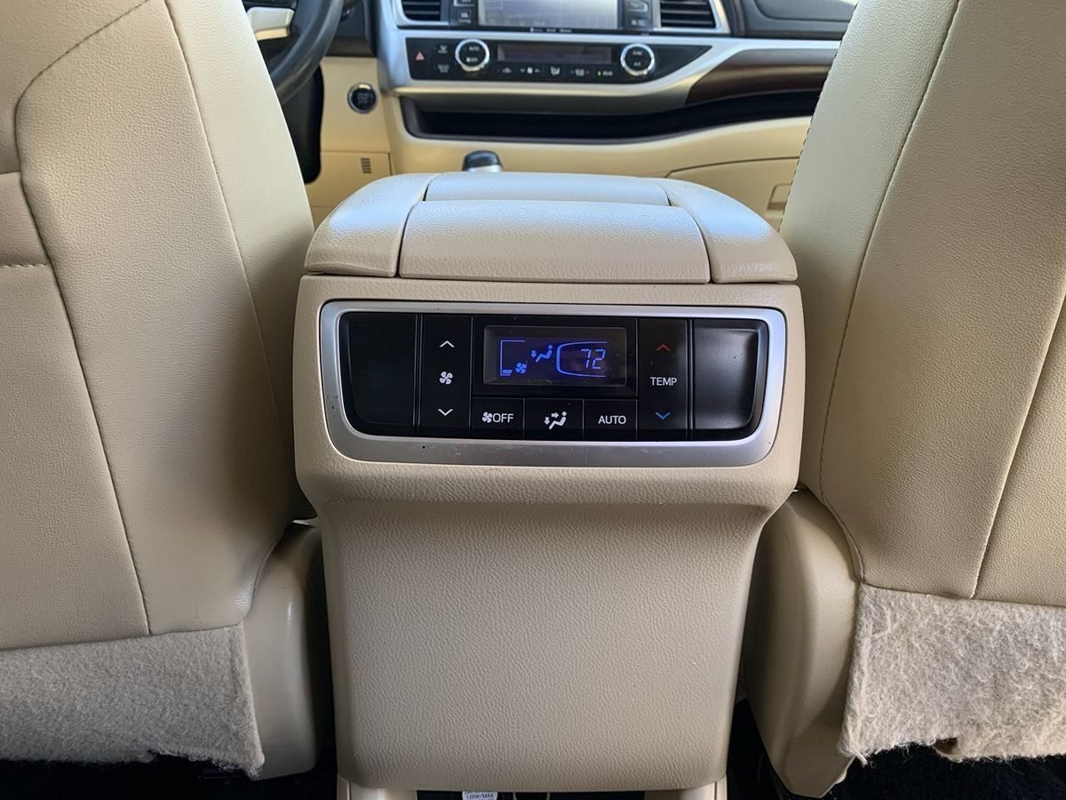Used 2016 Toyota Highlander Limited AWD/4WD image 34