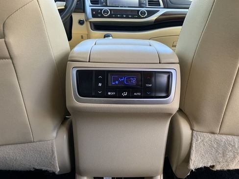 Used 2016 Toyota Highlander Limited AWD/4WD image 34