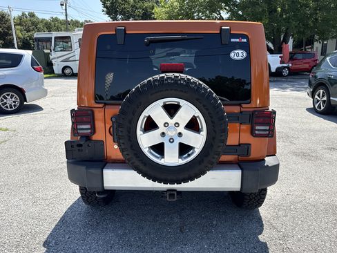 Used 2011 Jeep Wrangler Unlimited Sahara w/ Connectivity Group AWD/4WD image 4