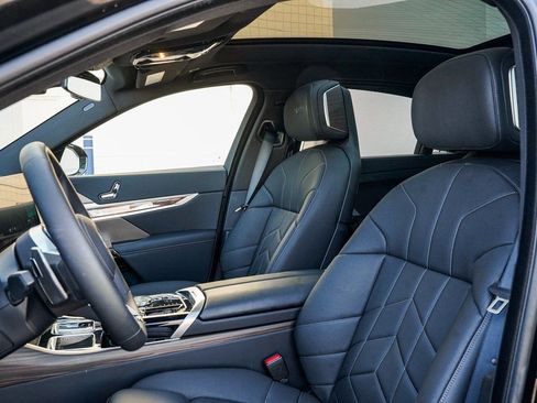 Used 2025 BMW 760i xDrive w/ Executive Package image 16