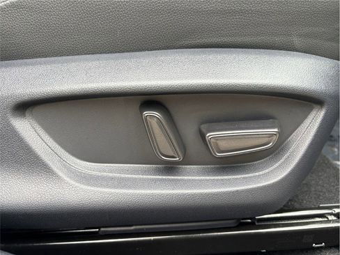 Used 2025 Toyota Camry XLE image 39