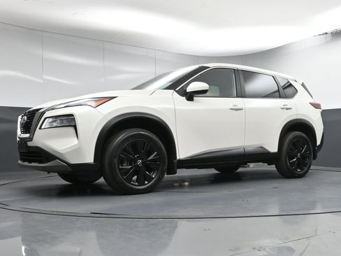 Certified 2023 Nissan Rogue SV image 22