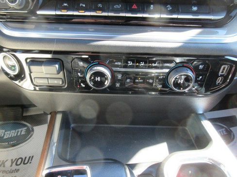 Used 2022 Chevrolet Silverado 1500 High Country w/ Technology Package image 20