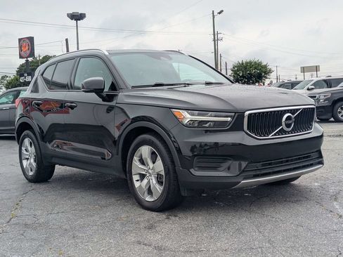 Used 2020 Volvo XC40 T4 Momentum w/ Protection Package Premier FWD image 3