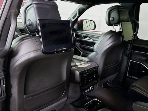 Used 2022 Jeep Wagoneer Series III w/ Premium Group I image 14