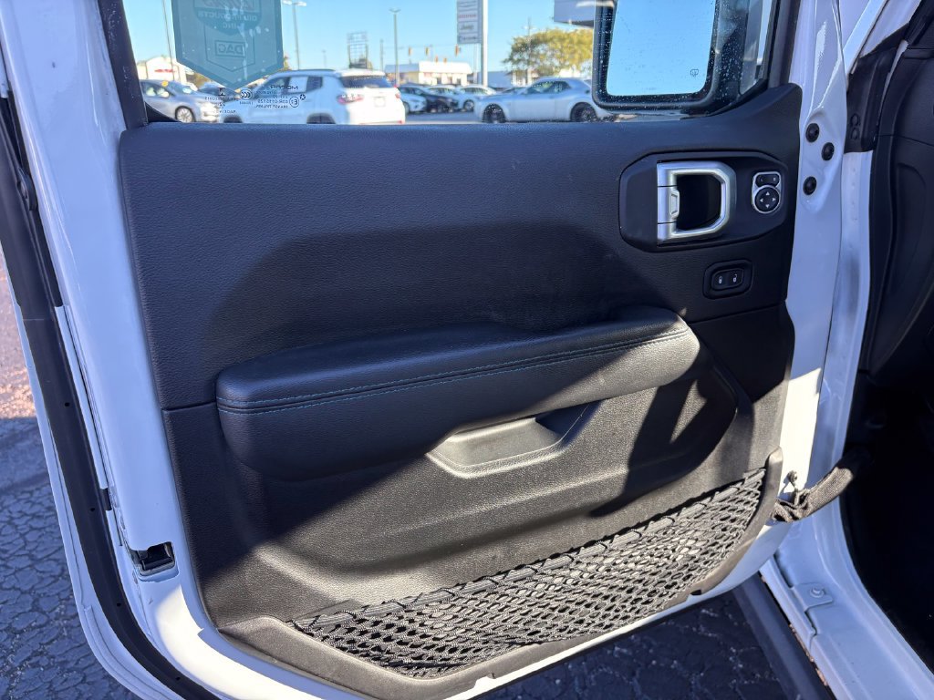Used 2022 Jeep Wrangler Unlimited Rubicon 4xe w/ Cold Weather Group AWD/4WD image 13