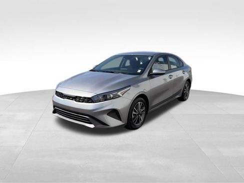 Used 2024 Kia Forte LXS FWD image 3