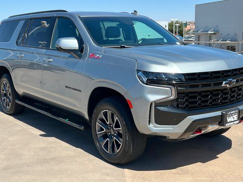 Used 2024 Chevrolet Suburban Z71 w/ Luxury Package AWD/4WD image 8