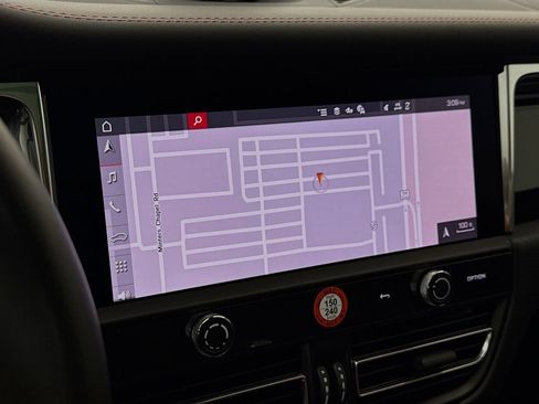 Certified 2025 Porsche Macan image 19