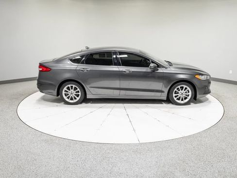 Used 2020 Ford Fusion SE FWD image 6