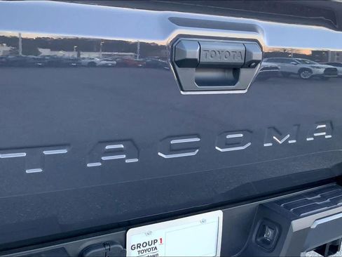 Used 2025 Toyota Tacoma SR5 image 10
