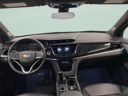 Used 2025 Cadillac XT6 Premium Luxury AWD/4WD image 23